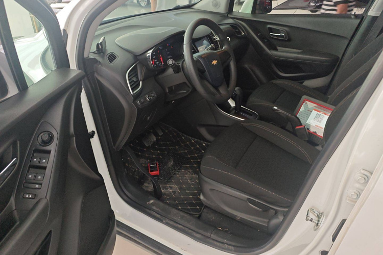 雪佛兰 创酷 2018款 330T 自动两驱精英型中控内饰7003