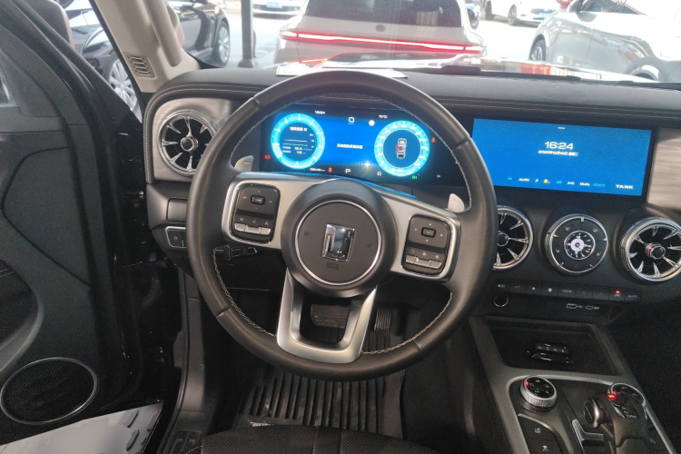 坦克300 2023款 越野版 2.0T 征服者中控内饰13