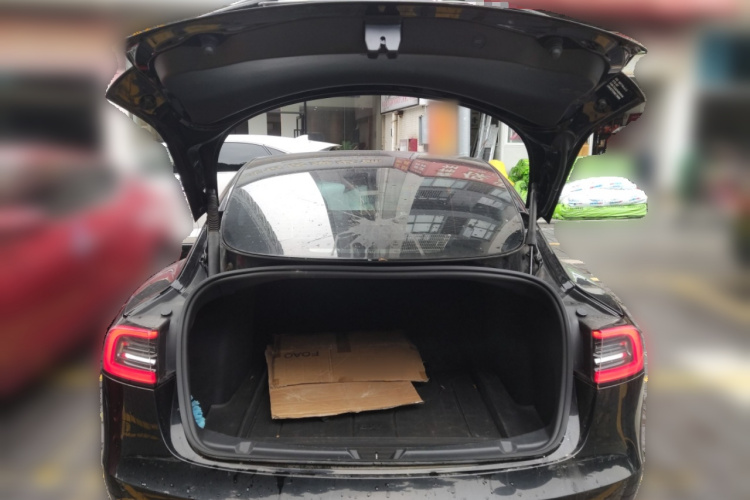 特斯拉 Model 3 2022款 后轮驱动版中控内饰23