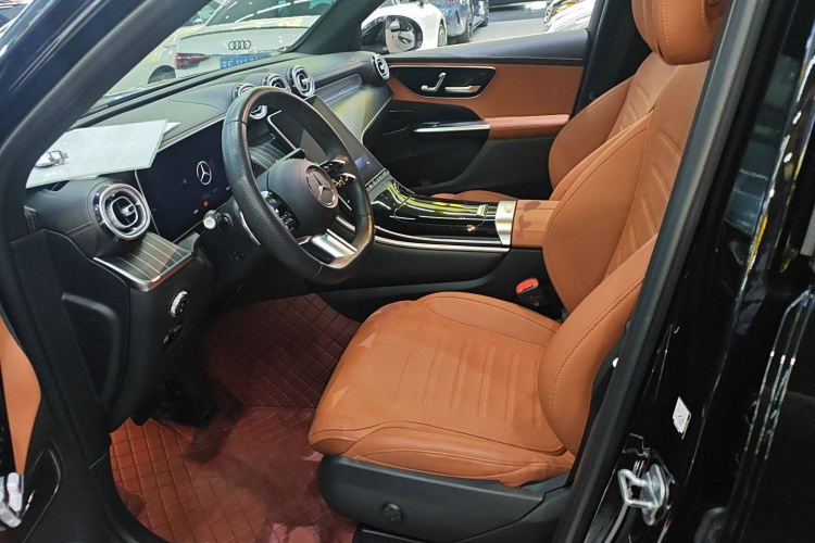 奔驰GLC 2023款 GLC 300 L 4MATIC 动感型 5座中控内饰19