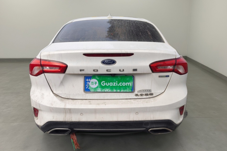 福特 福克斯 2021款 三厢 EcoBoost 180 自动锋潮型车身外观6