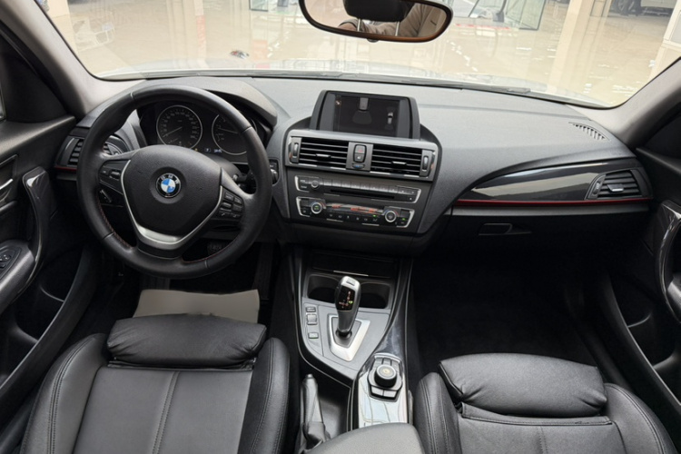 宝马1系(进口) 2013款 改款 118i 运动型中控内饰7001