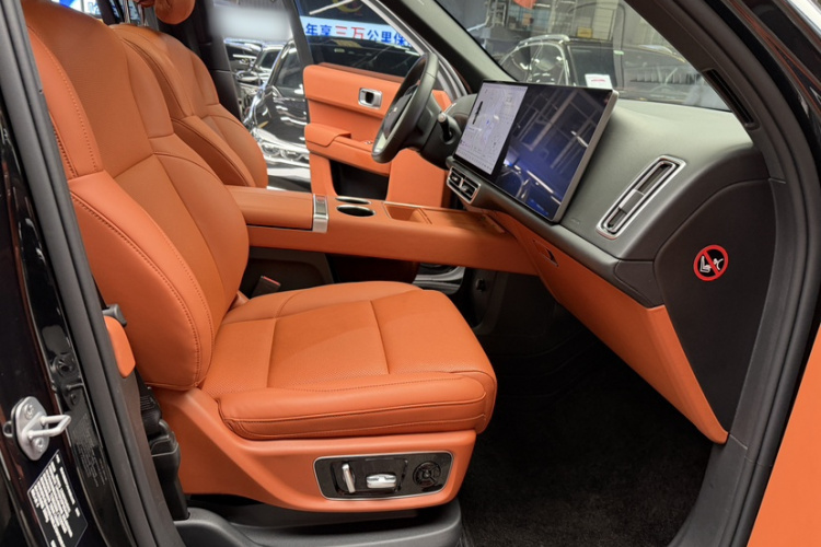 理想汽车 理想L8 2023款 Pro中控内饰7015