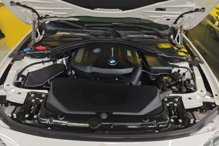 宝马3系 2019款 320Li 时尚型机舱底盘24