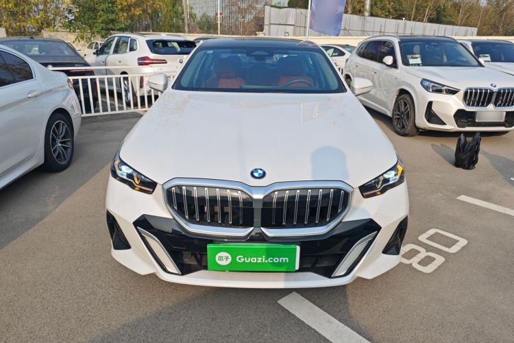 宝马5系 2024款 525Li M运动套装车身外观2