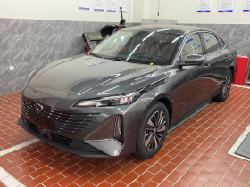 长安 逸动PHEV 2025款 智慧新蓝鲸 145KM 战舰版