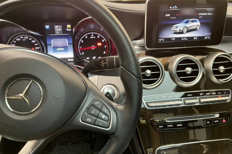奔驰GLC 2019款 GLC 260 L 4MATIC 动感型中控内饰7009