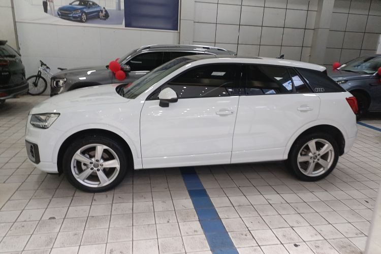 奥迪Q2L 2020款 35 TFSI 时尚致雅型车身外观4