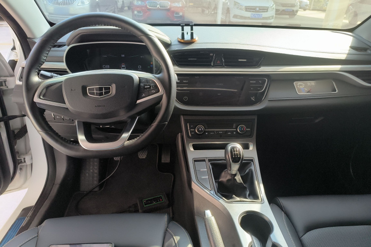 吉利汽车 帝豪 2019款 领军版 1.5L 手动向上互联型 国V中控内饰7002