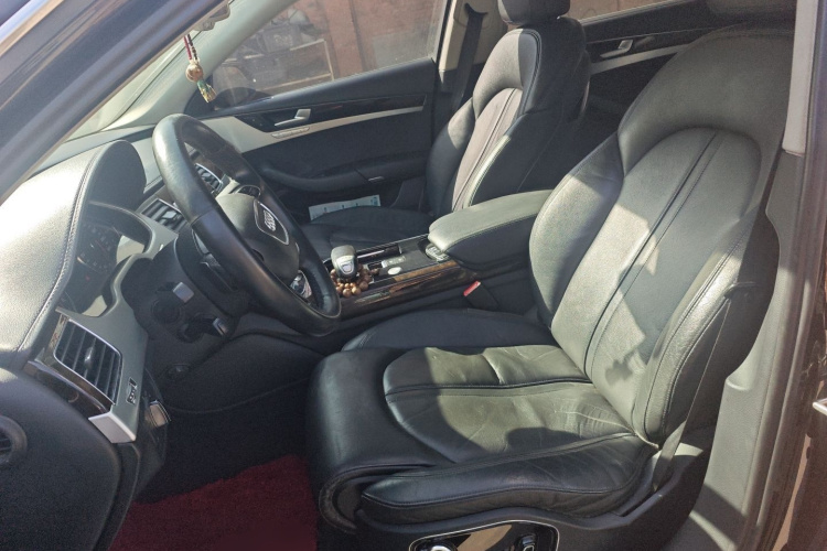 奥迪A8 2014款 A8L 45 TFSI quattro舒适型局部细节19