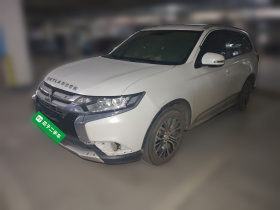 三菱 欧蓝德 2018款 2.0L 两驱荣耀版 5座