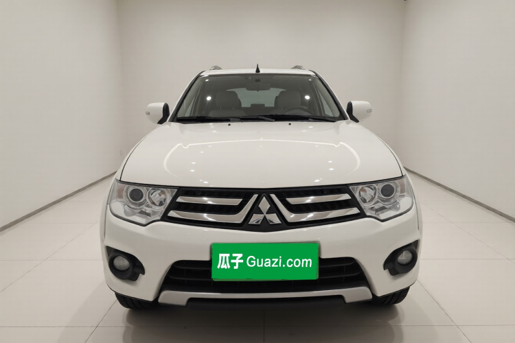 三菱 帕杰罗·劲畅 2013款 3.0L 自动两驱豪华版车身外观2