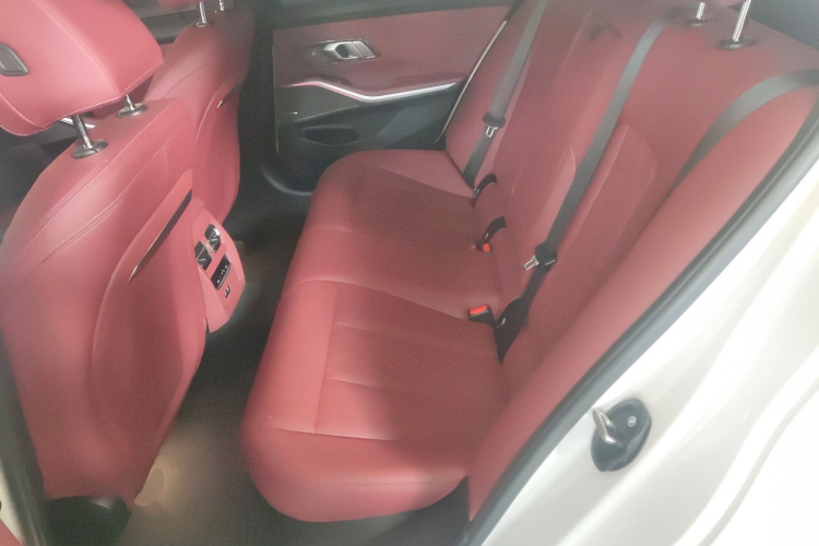 宝马3系 2024款 325i M运动曜夜套装中控内饰7004