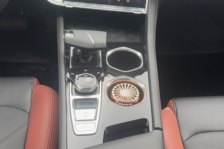 长安 逸动 2024款 PLUS 蓝鲸NE 1.4T GDI DCT高能版局部细节18