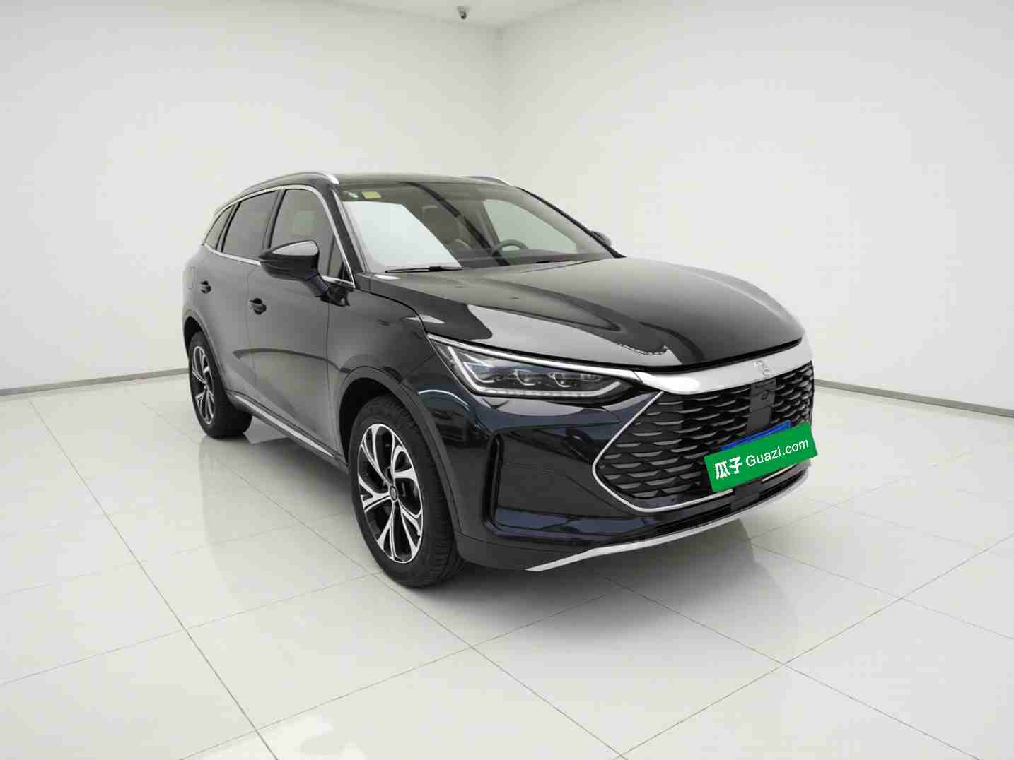 车辆右前45度角整体外观