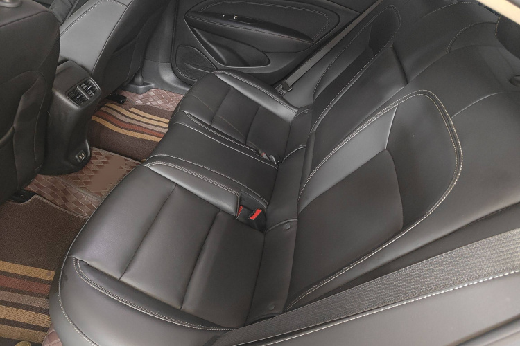 别克 君威 2024款 25T 超享版中控内饰7004