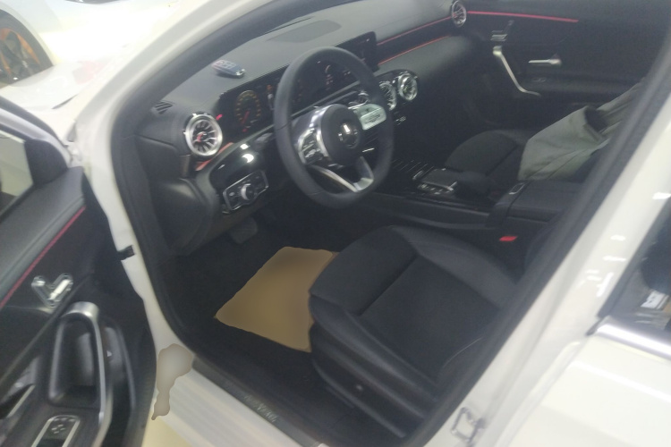 奔驰A级 2022款 改款三 A 200 L 运动轿车时尚型中控内饰20