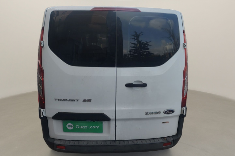 福特 全顺 2019款 2.0T柴油多功能商用车短轴低顶6座国VI车身外观6