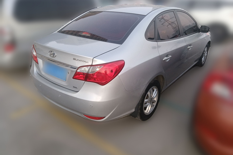现代 悦动 2011款 1.6L 自动舒适型车身外观7
