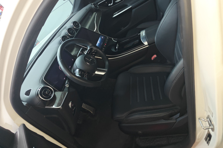 奔驰GLC轿跑 2024款 GLC 260 4MATIC 轿跑SUV中控内饰19