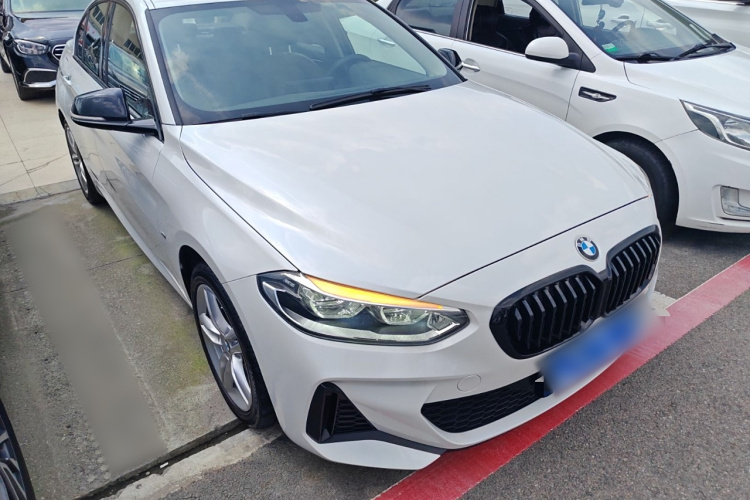 宝马1系 2021款 120i M运动曜夜版车身外观3