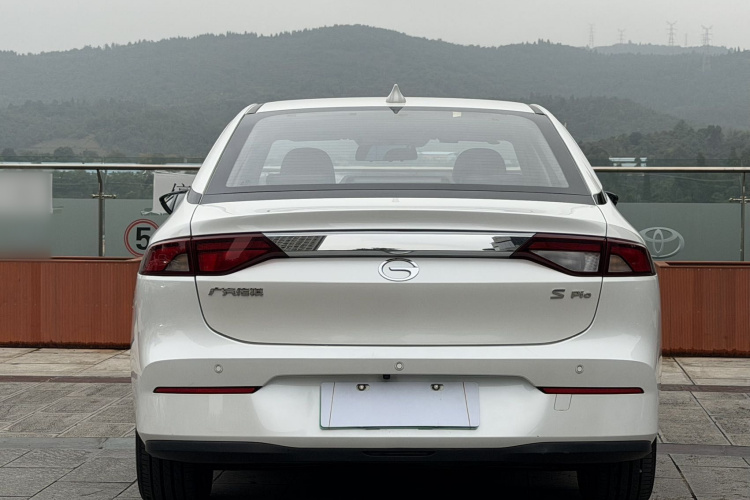 埃安 AION S 2022款 炫 580 Pio 60kWh车身外观6009