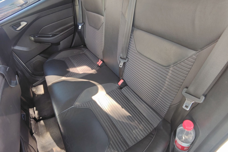 福特 福克斯 2018款 三厢经典 EcoBoost 125 自动超能风尚型智行版中控内饰21