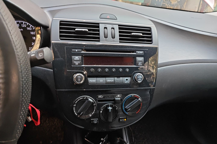 日产 骐达TIIDA 2014款 1.6L 手动舒适型局部细节16