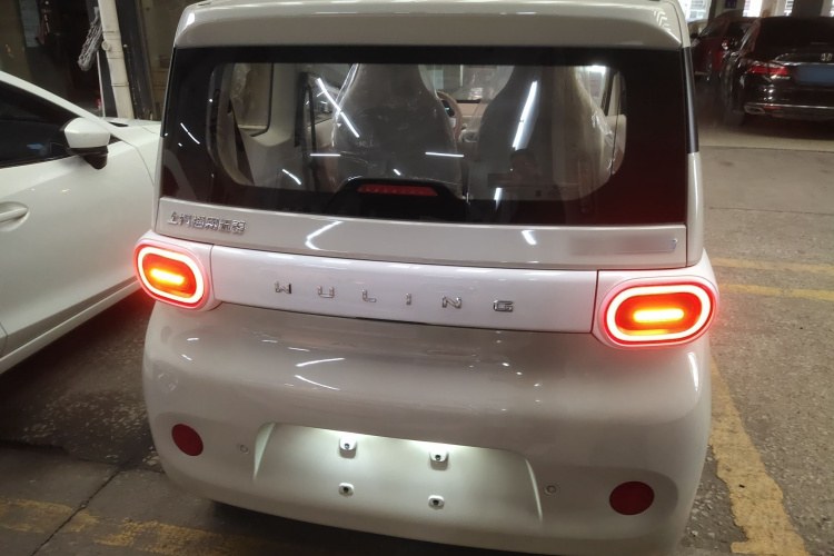 五菱汽车 宏光MINIEV 2024款 第三代 215km 青春版车身外观6