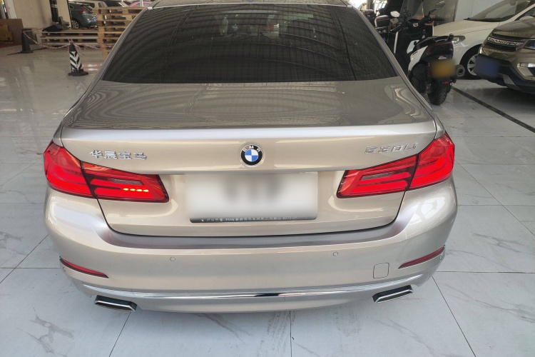 宝马5系 2020款 530Li 尊享型 豪华套装车身外观6