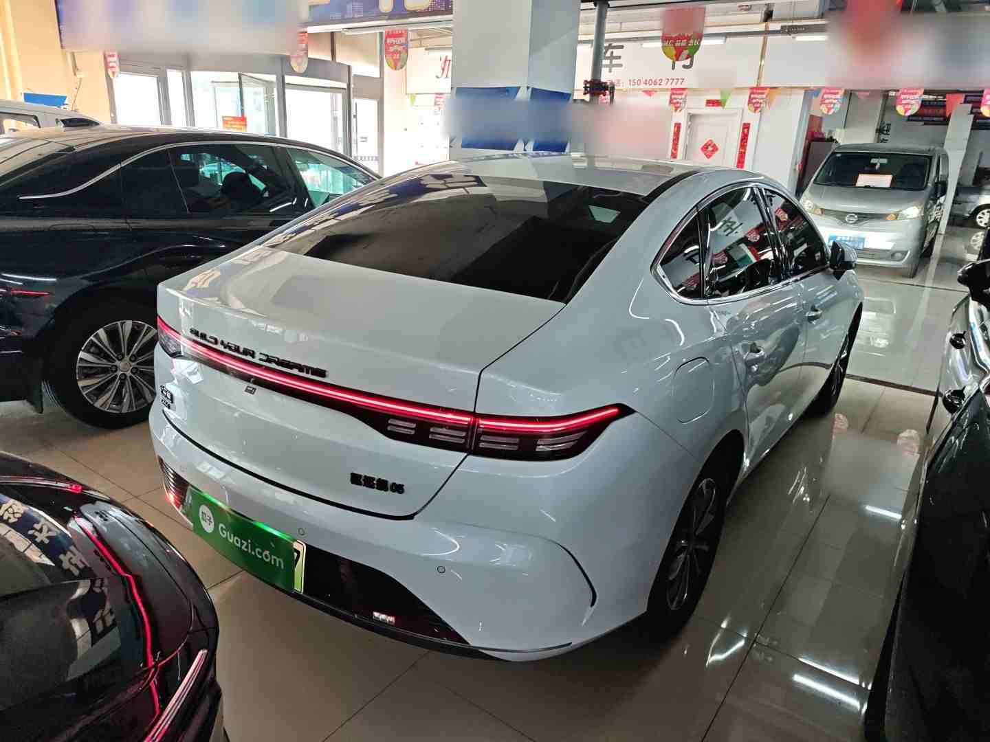 车辆右后45度外观展示