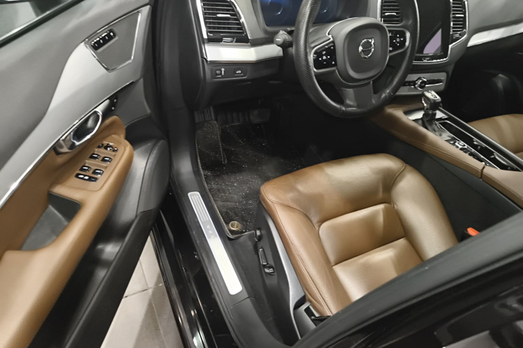 沃尔沃XC90 2018款 T6 智逸版 7座中控内饰20