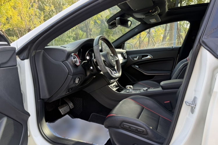 奔驰CLA AMG 2015款 AMG CLA 45 4MATIC中控内饰7010