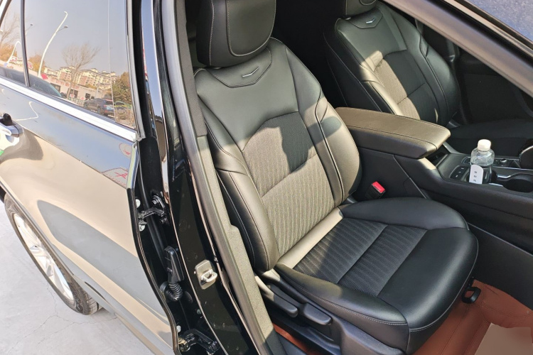 凯迪拉克XT4 2022款 28T 两驱风尚型局部细节41