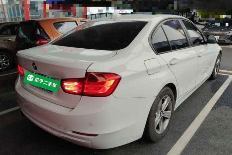 宝马3系 2015款 320i 超悦版时尚型车身外观7