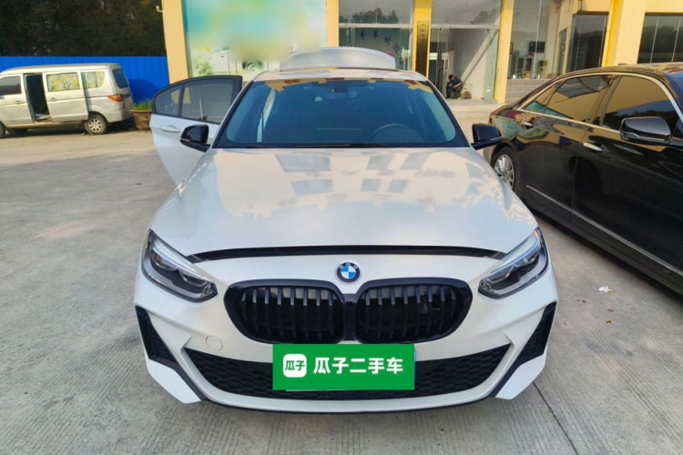 宝马1系 2022款 125i M运动曜夜版车身外观6001