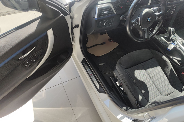 宝马3系 2018款 320i M运动套装中控内饰20