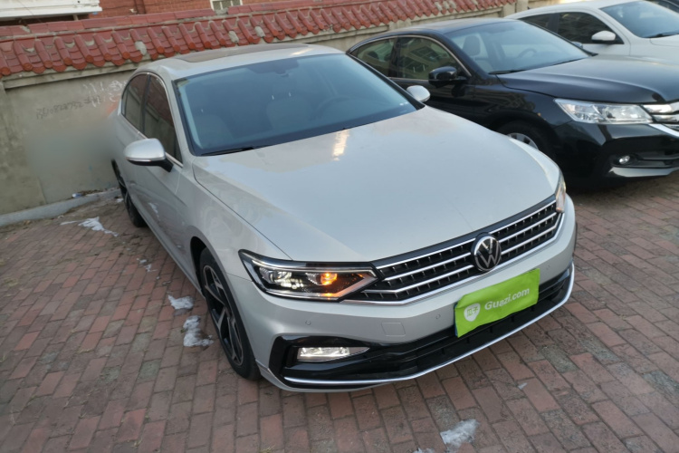 大众 迈腾 2023款 200万辆纪念版 330TSI DSG领先型车身外观3