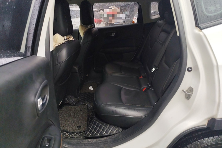 Jeep 指南者 2019款 220T 自动家享炫酷版中控内饰7004