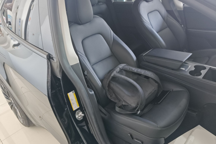 特斯拉 Model Y 2022款 长续航全轮驱动版局部细节41