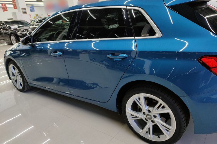 奥迪A3 2021款 Sportback 35 TFSI 时尚致雅型车身外观4