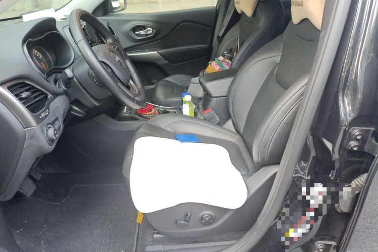 Jeep 自由光 2020款 2.0T 两驱领先版局部细节19