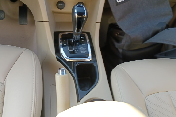 宝骏730 2016款 1.8L iAMT豪华型 7座局部细节18