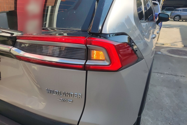 丰田 威兰达 2021款 2.0L CVT四驱豪华版车身外观9