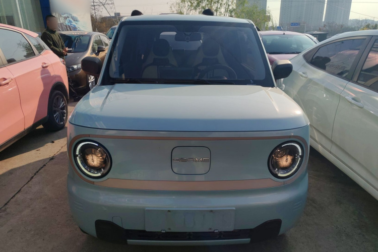 吉利银河 2023款 熊猫mini 200km 耐力熊车身外观2