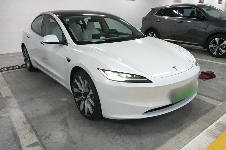 特斯拉 Model 3 2023款 后轮驱动版车身外观3