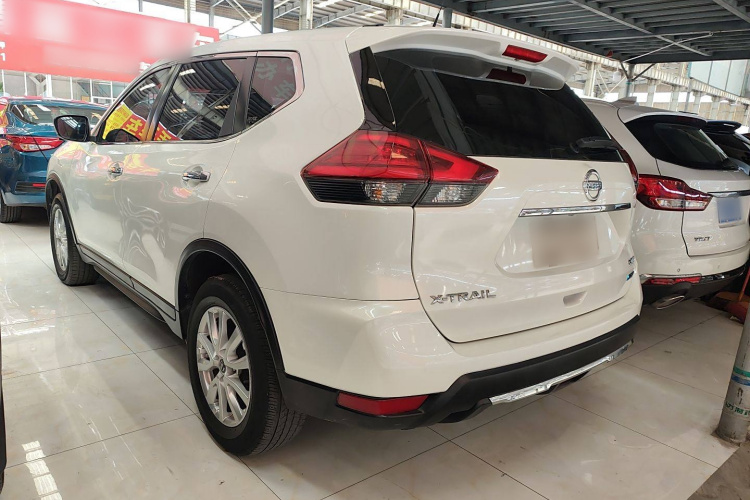 日产 奇骏 2017款 2.0L CVT舒适版 2WD车身外观4