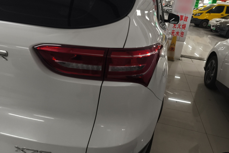 捷途X70 2019款 1.5T DCT悦行版车身外观9