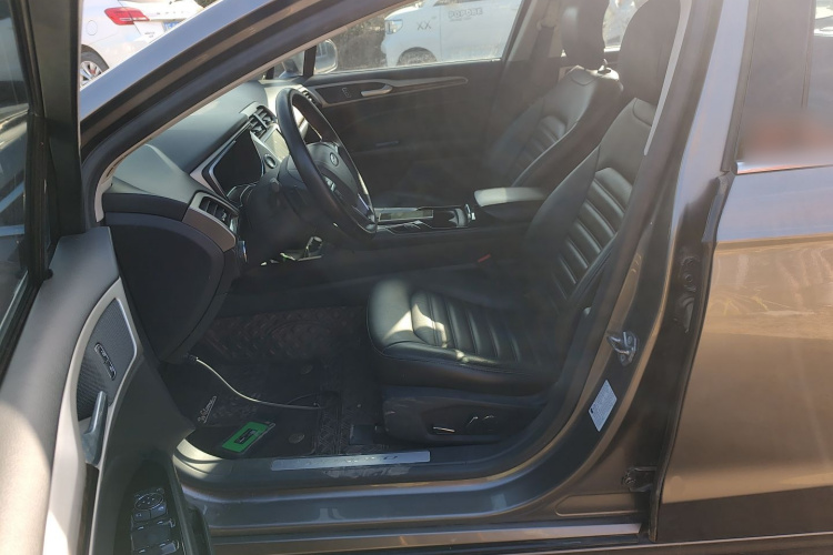 福特 蒙迪欧 2013款 2.0L GTDi200豪华型中控内饰19