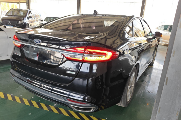 福特 蒙迪欧 2018款 EcoBoost 180 时尚型车身外观7